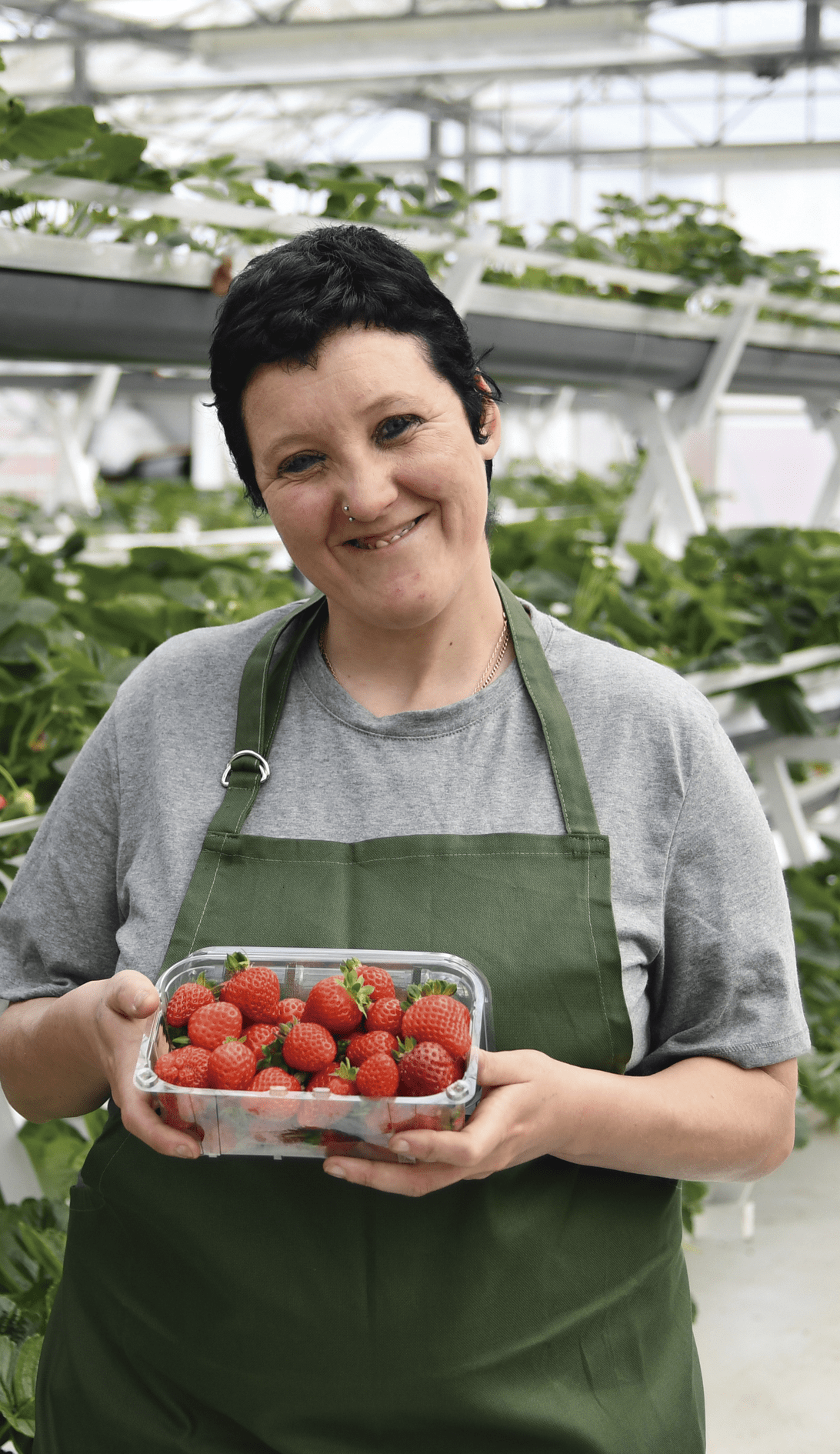 Mujer con fresas